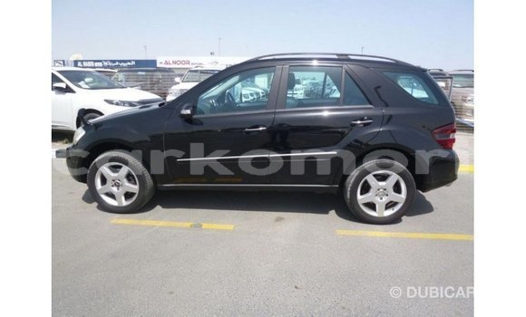 Buy Import Mercedes-Benz 190 Black Car in Import - Dubai in Great Comore Buy Import Mercedes-Benz 190 Black Car in Import - Dubai in Great Comore