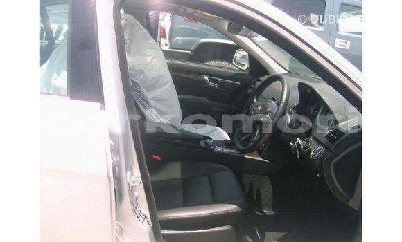 Buy Import Mercedes-Benz 190 Other Car in Import - Dubai in Great Comore Buy Import Mercedes-Benz 190 Other Car in Import - Dubai in Great Comore