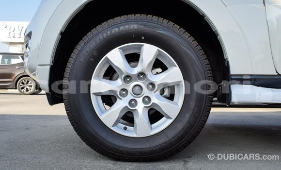 Acheter Import Voiture Mitsubishi Pajero Blanc à Import - Dubai, Grande Comore