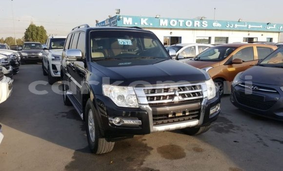 Acheter Import Voiture Mitsubishi Pajero Noir à Import - Dubai, Grande Comore Acheter Import Voiture Mitsubishi Pajero Noir à Import - Dubai, Grande Comore