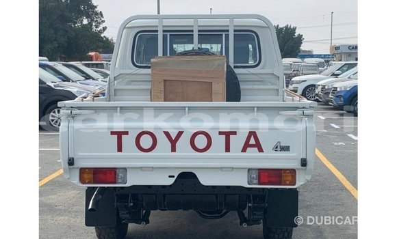 Buy Import Toyota Land Cruiser White Car in Import - Dubai in Great Comore Buy Import Toyota Land Cruiser White Car in Import - Dubai in Great Comore
