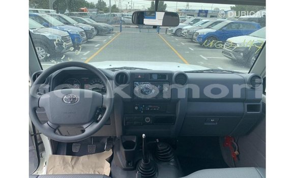 Buy Import Toyota Land Cruiser White Car in Import - Dubai in Great Comore Buy Import Toyota Land Cruiser White Car in Import - Dubai in Great Comore