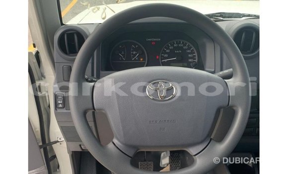 Buy Import Toyota Land Cruiser White Car in Import - Dubai in Great Comore Buy Import Toyota Land Cruiser White Car in Import - Dubai in Great Comore