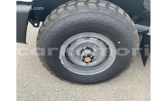 Buy Import Toyota Land Cruiser White Car in Import - Dubai in Great Comore Buy Import Toyota Land Cruiser White Car in Import - Dubai in Great Comore