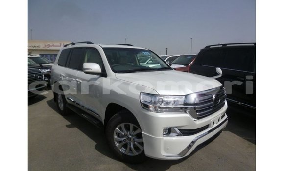 Buy Import Toyota Land Cruiser White Car in Import - Dubai in Great Comore Buy Import Toyota Land Cruiser White Car in Import - Dubai in Great Comore