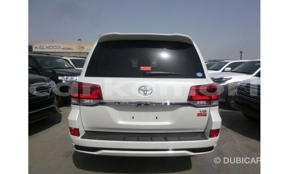 Buy Import Toyota Land Cruiser White Car in Import - Dubai in Great Comore Buy Import Toyota Land Cruiser White Car in Import - Dubai in Great Comore