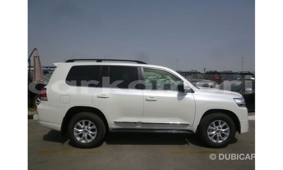Buy Import Toyota Land Cruiser White Car in Import - Dubai in Great Comore Buy Import Toyota Land Cruiser White Car in Import - Dubai in Great Comore