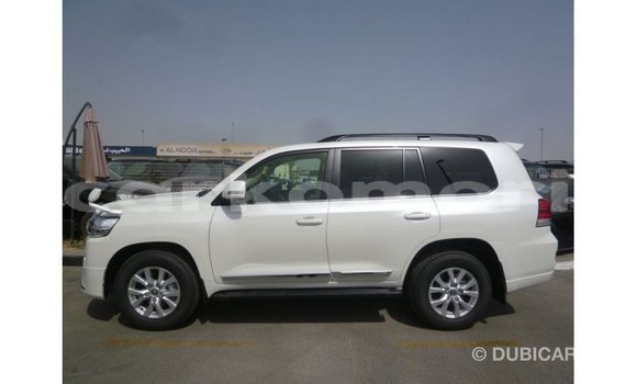 Buy Import Toyota Land Cruiser White Car in Import - Dubai in Great Comore Buy Import Toyota Land Cruiser White Car in Import - Dubai in Great Comore