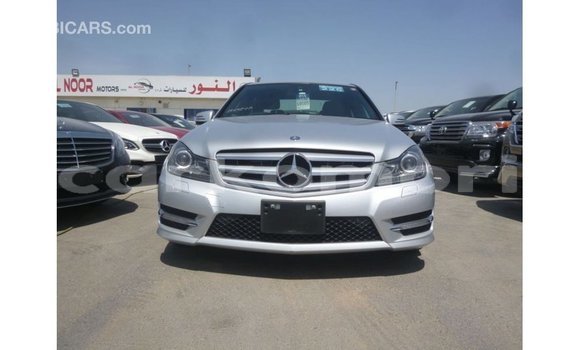 Buy Import Mercedes-Benz 200 Other Car in Import - Dubai in Great Comore Buy Import Mercedes-Benz 200 Other Car in Import - Dubai in Great Comore