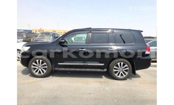 Acheter Import Voiture Toyota Land Cruiser Noir à Import - Dubai, Grande Comore Acheter Import Voiture Toyota Land Cruiser Noir à Import - Dubai, Grande Comore