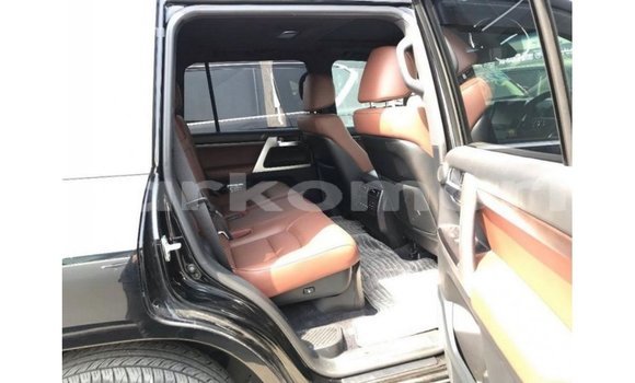 Acheter Import Voiture Toyota Land Cruiser Noir à Import - Dubai, Grande Comore Acheter Import Voiture Toyota Land Cruiser Noir à Import - Dubai, Grande Comore