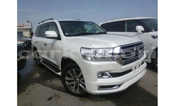 Buy Import Toyota Land Cruiser White Car in Import - Dubai in Great Comore Buy Import Toyota Land Cruiser White Car in Import - Dubai in Great Comore