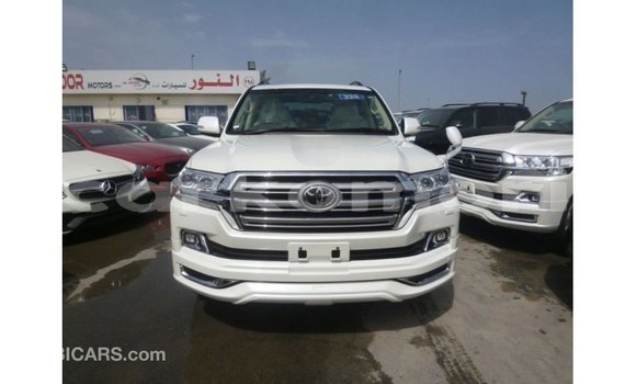 Buy Import Toyota Land Cruiser White Car in Import - Dubai in Great Comore Buy Import Toyota Land Cruiser White Car in Import - Dubai in Great Comore