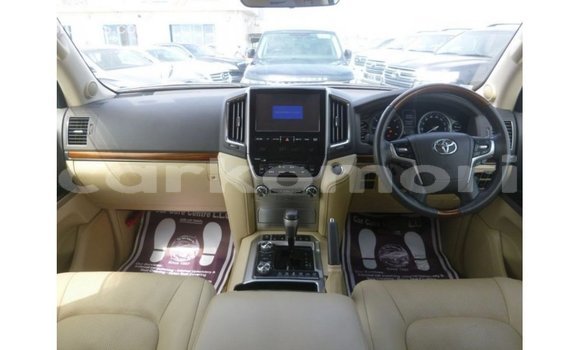 Buy Import Toyota Land Cruiser White Car in Import - Dubai in Great Comore Buy Import Toyota Land Cruiser White Car in Import - Dubai in Great Comore