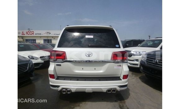 Buy Import Toyota Land Cruiser White Car in Import - Dubai in Great Comore Buy Import Toyota Land Cruiser White Car in Import - Dubai in Great Comore