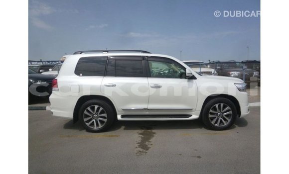 Buy Import Toyota Land Cruiser White Car in Import - Dubai in Great Comore Buy Import Toyota Land Cruiser White Car in Import - Dubai in Great Comore