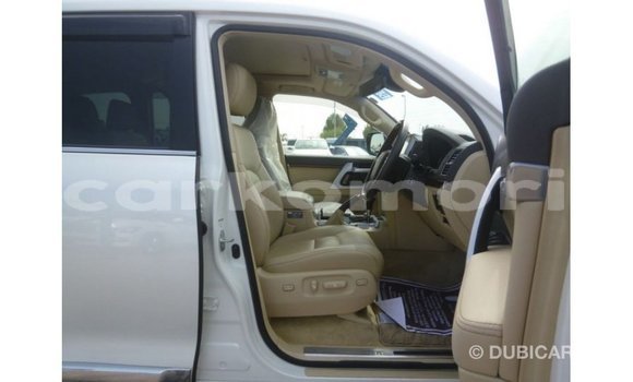 Buy Import Toyota Land Cruiser White Car in Import - Dubai in Great Comore Buy Import Toyota Land Cruiser White Car in Import - Dubai in Great Comore