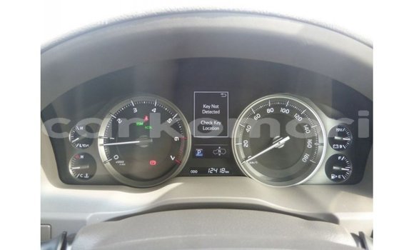 Buy Import Toyota Land Cruiser White Car in Import - Dubai in Great Comore Buy Import Toyota Land Cruiser White Car in Import - Dubai in Great Comore