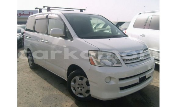 Acheter Import Voiture Toyota Noah Blanc à Import - Dubai, Grande Comore Acheter Import Voiture Toyota Noah Blanc à Import - Dubai, Grande Comore