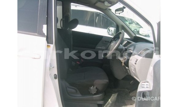 Acheter Import Voiture Toyota Noah Blanc à Import - Dubai, Grande Comore Acheter Import Voiture Toyota Noah Blanc à Import - Dubai, Grande Comore