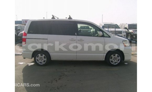 Acheter Import Voiture Toyota Noah Blanc à Import - Dubai, Grande Comore Acheter Import Voiture Toyota Noah Blanc à Import - Dubai, Grande Comore