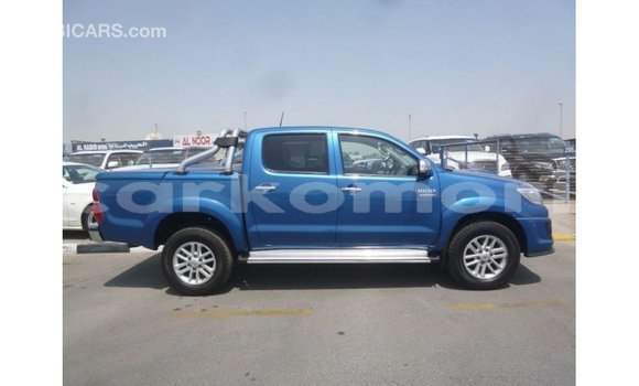 Acheter Import Voiture Toyota Hilux Bleu à Import - Dubai, Grande Comore Acheter Import Voiture Toyota Hilux Bleu à Import - Dubai, Grande Comore