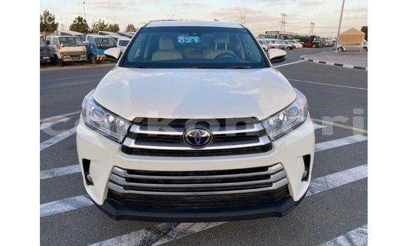 Acheter Import Voiture Toyota Highlander Blanc à Import - Dubai, Grande Comore Acheter Import Voiture Toyota Highlander Blanc à Import - Dubai, Grande Comore