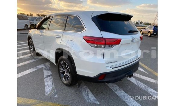 Acheter Import Voiture Toyota Highlander Blanc à Import - Dubai, Grande Comore Acheter Import Voiture Toyota Highlander Blanc à Import - Dubai, Grande Comore