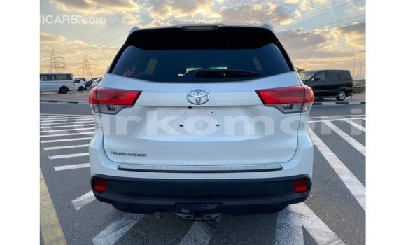 Acheter Import Voiture Toyota Highlander Blanc à Import - Dubai, Grande Comore Acheter Import Voiture Toyota Highlander Blanc à Import - Dubai, Grande Comore
