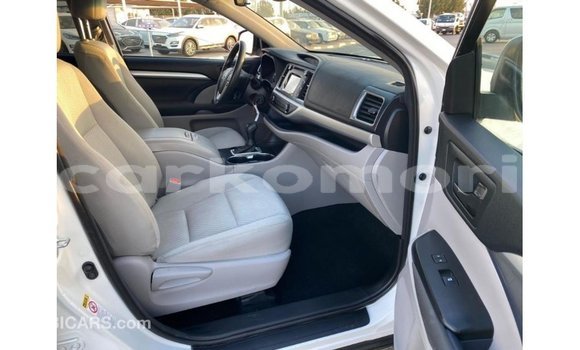 Acheter Import Voiture Toyota Highlander Blanc à Import - Dubai, Grande Comore Acheter Import Voiture Toyota Highlander Blanc à Import - Dubai, Grande Comore