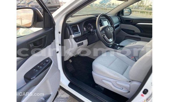 Acheter Import Voiture Toyota Highlander Blanc à Import - Dubai, Grande Comore Acheter Import Voiture Toyota Highlander Blanc à Import - Dubai, Grande Comore