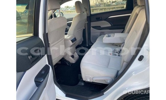 Acheter Import Voiture Toyota Highlander Blanc à Import - Dubai, Grande Comore Acheter Import Voiture Toyota Highlander Blanc à Import - Dubai, Grande Comore