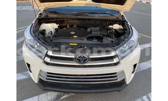 Acheter Import Voiture Toyota Highlander Blanc à Import - Dubai, Grande Comore Acheter Import Voiture Toyota Highlander Blanc à Import - Dubai, Grande Comore