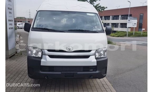 Acheter Import Voiture Toyota Hiace Blanc à Import - Dubai, Grande Comore Acheter Import Voiture Toyota Hiace Blanc à Import - Dubai, Grande Comore