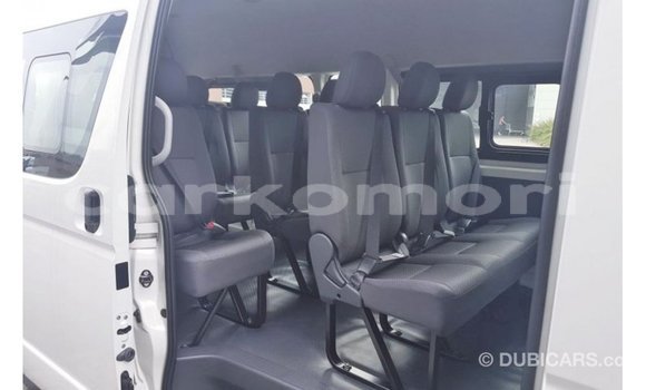 Acheter Import Voiture Toyota Hiace Blanc à Import - Dubai, Grande Comore Acheter Import Voiture Toyota Hiace Blanc à Import - Dubai, Grande Comore