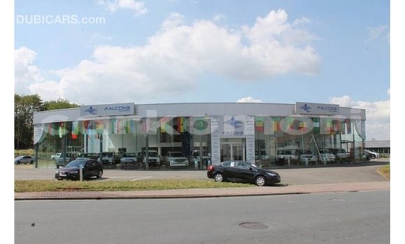 Acheter Import Voiture Toyota Hilux Blanc à Import - Dubai, Grande Comore Acheter Import Voiture Toyota Hilux Blanc à Import - Dubai, Grande Comore