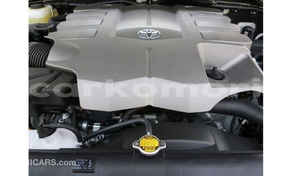 Acheter Import Voiture Toyota Land Cruiser Blanc à Import - Dubai, Grande Comore Acheter Import Voiture Toyota Land Cruiser Blanc à Import - Dubai, Grande Comore