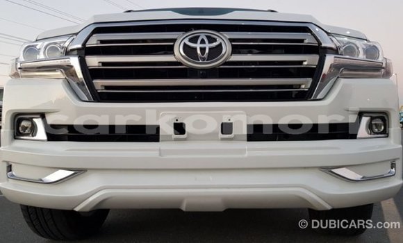 Acheter Import Voiture Toyota Land Cruiser Blanc à Import - Dubai, Grande Comore Acheter Import Voiture Toyota Land Cruiser Blanc à Import - Dubai, Grande Comore