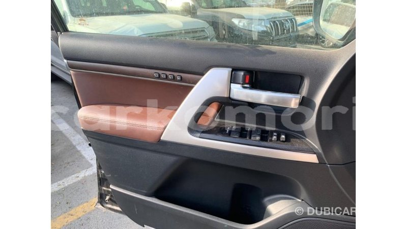 Big with watermark toyota land cruiser grande comore import dubai 2737