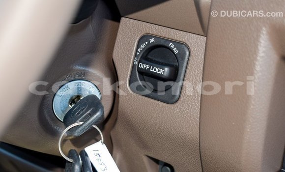 Acheter Import Voiture Toyota Land Cruiser Beige à Import - Dubai, Grande Comore Acheter Import Voiture Toyota Land Cruiser Beige à Import - Dubai, Grande Comore