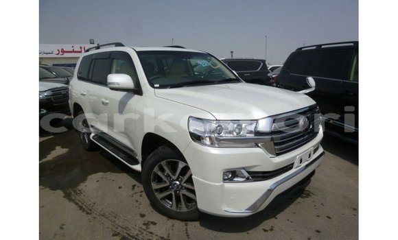 Buy Import Toyota Land Cruiser White Car in Import - Dubai in Great Comore Buy Import Toyota Land Cruiser White Car in Import - Dubai in Great Comore