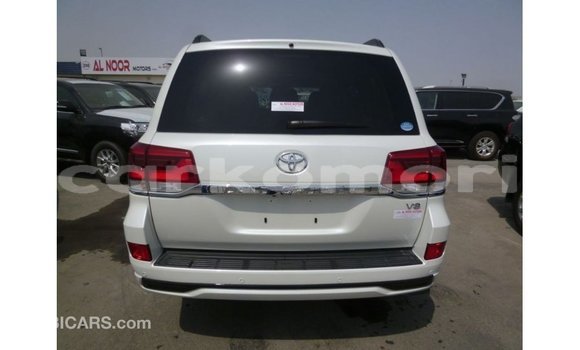 Buy Import Toyota Land Cruiser White Car in Import - Dubai in Great Comore Buy Import Toyota Land Cruiser White Car in Import - Dubai in Great Comore
