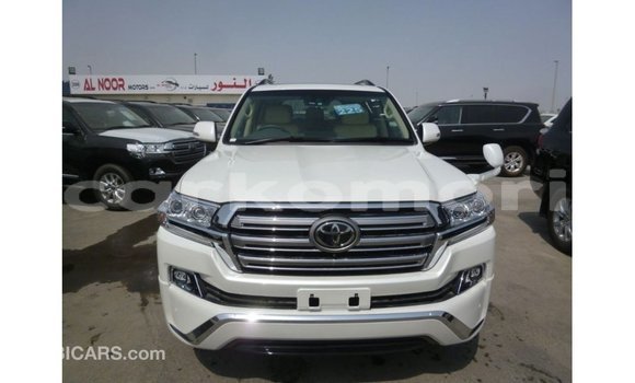 Buy Import Toyota Land Cruiser White Car in Import - Dubai in Great Comore Buy Import Toyota Land Cruiser White Car in Import - Dubai in Great Comore
