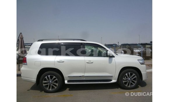 Buy Import Toyota Land Cruiser White Car in Import - Dubai in Great Comore Buy Import Toyota Land Cruiser White Car in Import - Dubai in Great Comore
