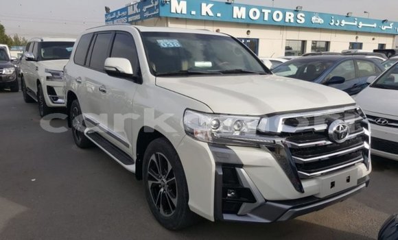 Acheter Import Voiture Toyota Land Cruiser Blanc à Import - Dubai, Grande Comore Acheter Import Voiture Toyota Land Cruiser Blanc à Import - Dubai, Grande Comore