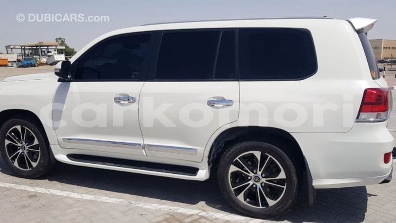 Big with watermark toyota land cruiser grande comore import dubai 2749