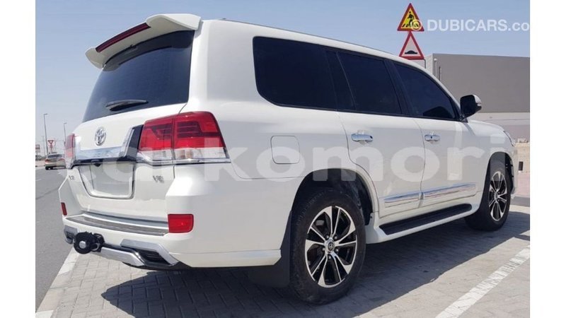 Big with watermark toyota land cruiser grande comore import dubai 2749