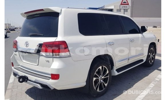 Acheter Import Voiture Toyota Land Cruiser Blanc à Import - Dubai, Grande Comore Acheter Import Voiture Toyota Land Cruiser Blanc à Import - Dubai, Grande Comore
