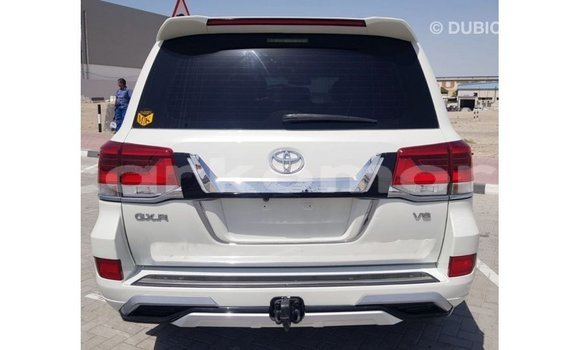 Acheter Import Voiture Toyota Land Cruiser Blanc à Import - Dubai, Grande Comore Acheter Import Voiture Toyota Land Cruiser Blanc à Import - Dubai, Grande Comore