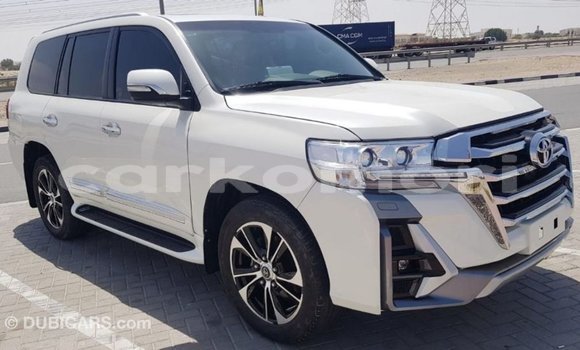 Acheter Import Voiture Toyota Land Cruiser Blanc à Import - Dubai, Grande Comore Acheter Import Voiture Toyota Land Cruiser Blanc à Import - Dubai, Grande Comore
